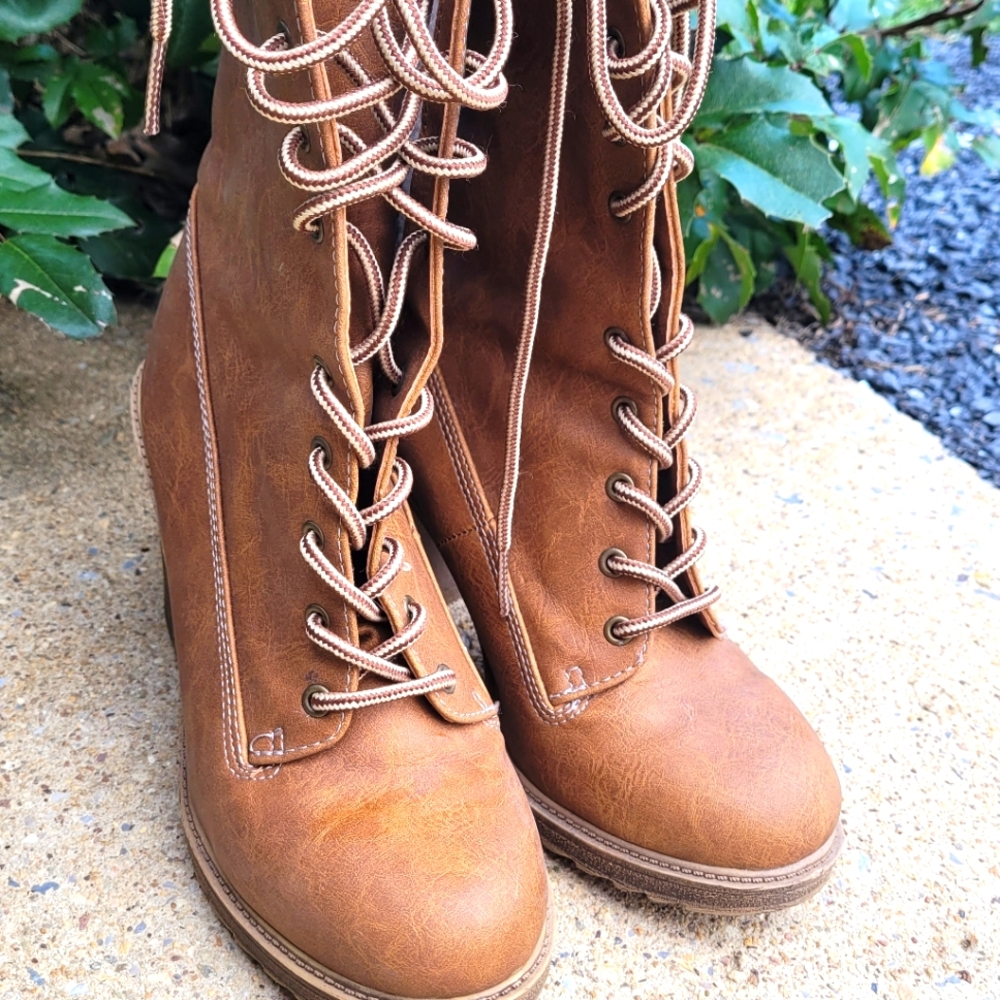 Womens Mudd sz 8.5 fold over lined chunky healed lace up mid calf boot